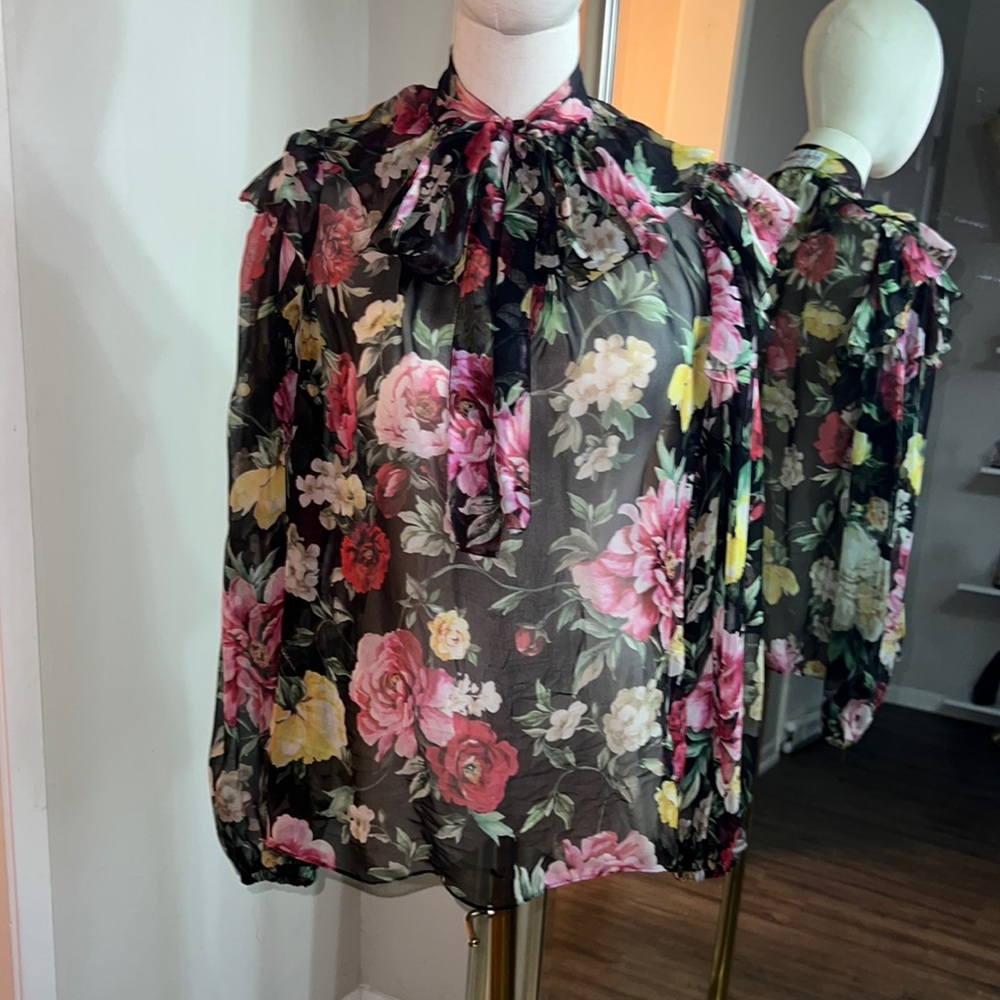 Dolce & Gabbana Top 2020 collection. XS Blouse, but will fit a Small